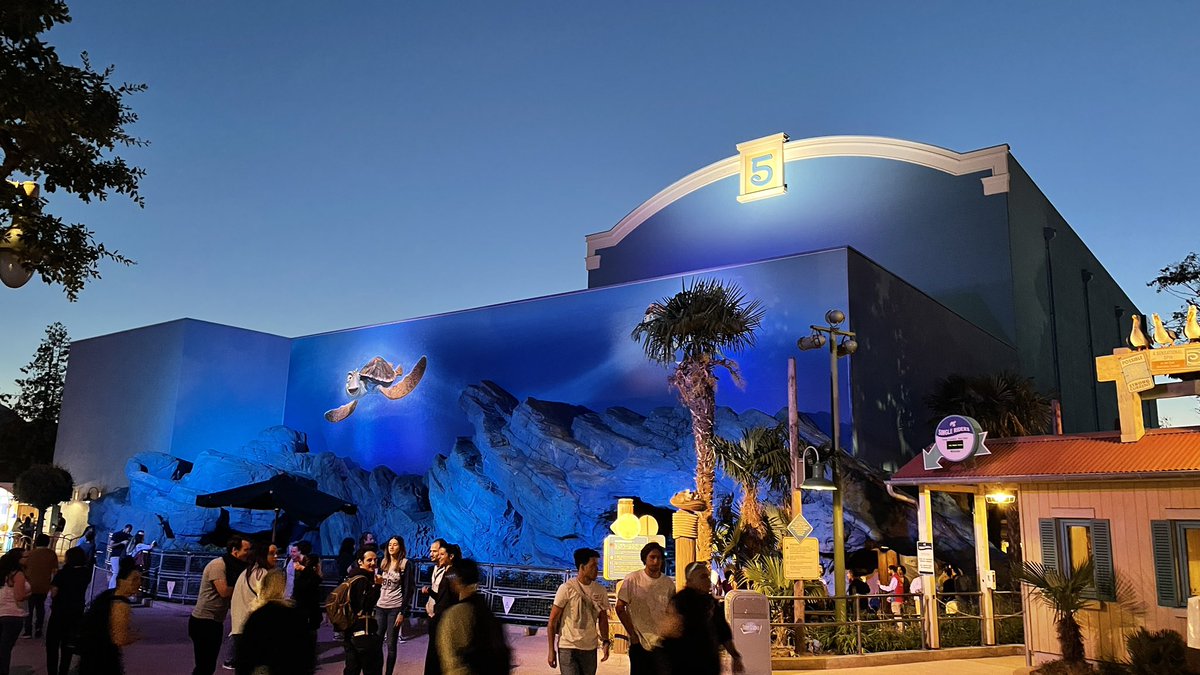 tgvdu45's tweet photo. Le parc #WaltDisneyStudios de nuit 😍🥰 #ElectroNight #DisneylandParis https://t.co/uztColcC53
