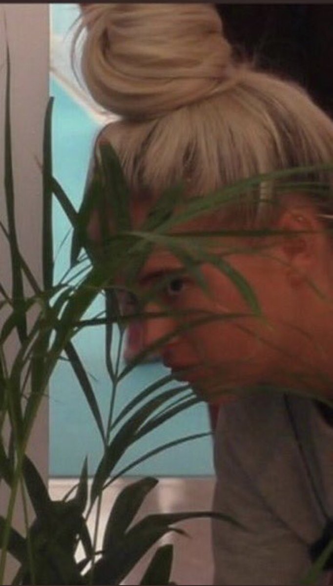 erin19822563's tweet photo. Luca anytime Gemma talks to her ex  #loveisland https://t.co/QCcx2sI9dz