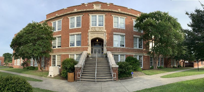 GridleyDaniel's tweet photo. π 1000 Fayetteville Street on Monday - 2.9 miles (15,312 feet) from home
π 1220 Brookside Drive on Tuesday - 0.25 miles (1,320 feet) from home
#TeachInMyHood
#LastDayFirstDay https://t.co/7k4KxlNOQU