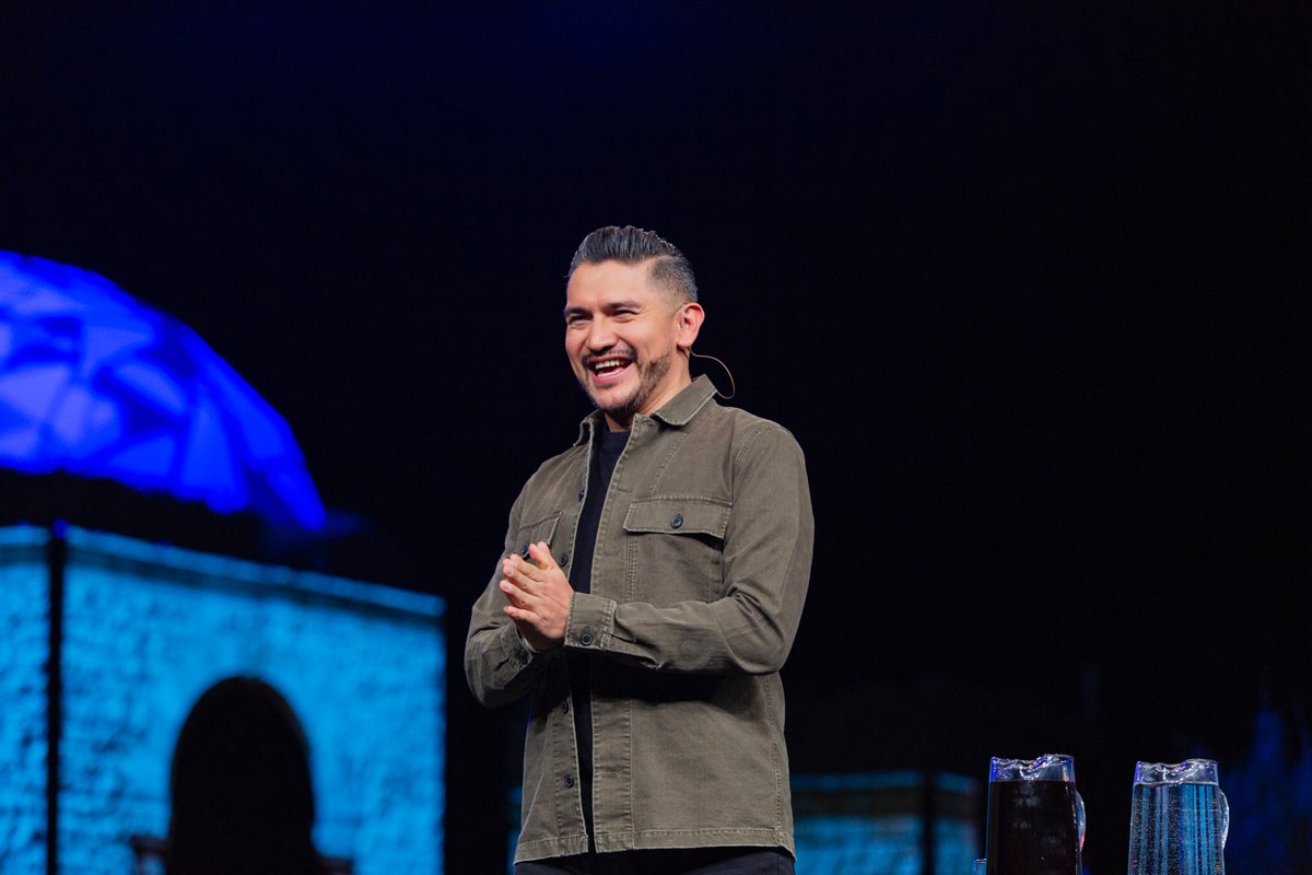 ruizefren's tweet photo. Dios quiere llenarte de su unción y su presencia irá contigo adondequiera que vayas.
¡Increíble #Ensancha22!
Gracias a @CasaDeDios  por el privilegio y el honor de vivir este tiempo. https://t.co/IFqDpkTO5u