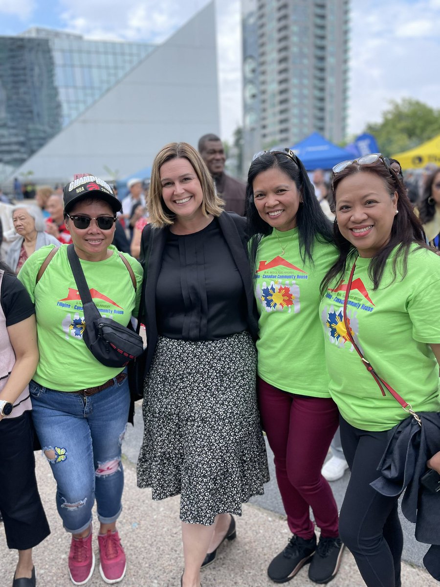 mckelvieAJAX's tweet photo. It was so great to celebrate Filipino Heritage Month and Filipino Independence Day at Albert Campbell Square with our fellow kababayans! 

Maraming salamat to the Philippine Canadian Charitable Foundation for organizing this amazing event. https://t.co/ikRkHghnqQ