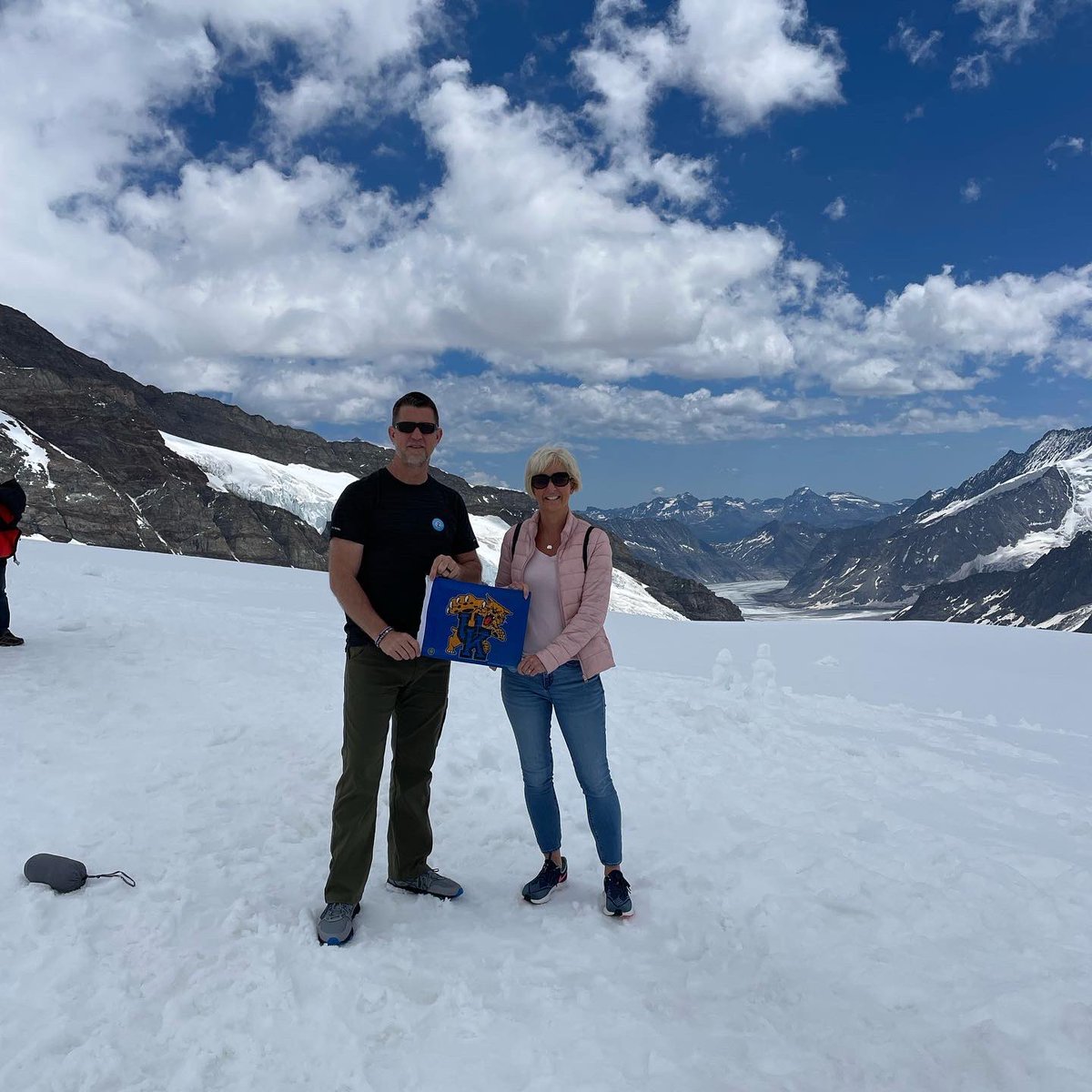 CarrieFuller13's tweet photo. 💙 Blue got in!! Highest train station in all of Europe and #BBN is representing! Thought @KySportsRadio @DrewFranklinKSR @MrsTylerKSR might like to see #UK in Switzerland. Go Cats! 💙 https://t.co/S2hvY2wcRz