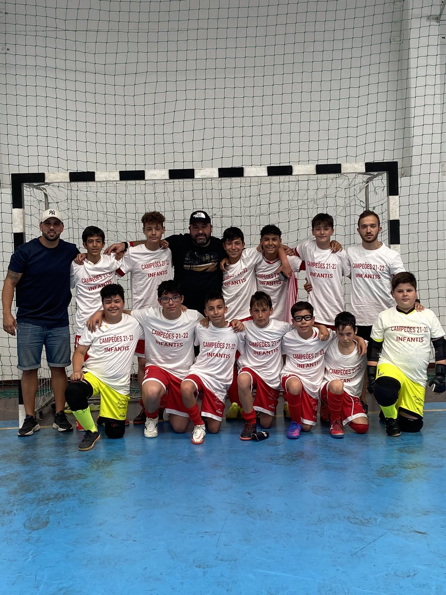 ruibfutsal's tweet photo. É difícil explicar o que senti no final do jogo de hoje! 

Hoje, com a minha equipa e com o meu CLUBE vencemos o meu primeiro Campeonato Distrital. 

Vamos em busca de mais! 

Obrigado a todos! ⚓️❤️

#adcrcaxinas https://t.co/THVBpm85ac