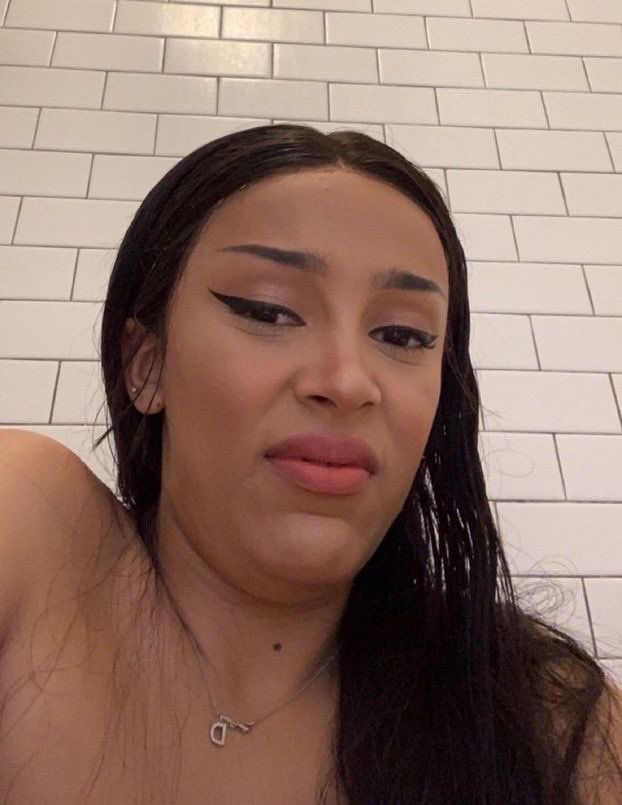 ellegalle's tweet photo. fr tho why would the gemma’s family allow her 16 year old self to date a 20 year old? weird as fuck #LoveIsland https://t.co/1YJwBea0pR
