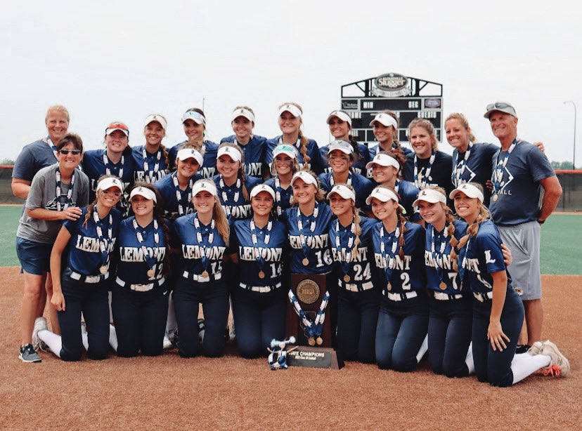 frankierita24's tweet photo. Words cannot describe how amazing this feeling is. This team has fought through everything together, and to accomplish what we did is surreal. The love I have for these girls is everlasting! Until next year @Lemont_Softball ;) ππ#STATECHAMPSBABY https://t.co/V5WPfP7GbA