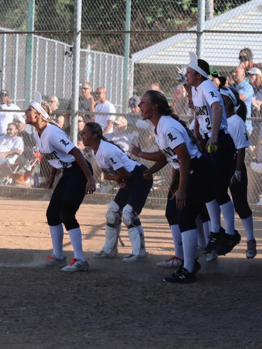 frankierita24's tweet photo. Words cannot describe how amazing this feeling is. This team has fought through everything together, and to accomplish what we did is surreal. The love I have for these girls is everlasting! Until next year @Lemont_Softball ;) ππ#STATECHAMPSBABY https://t.co/V5WPfP7GbA
