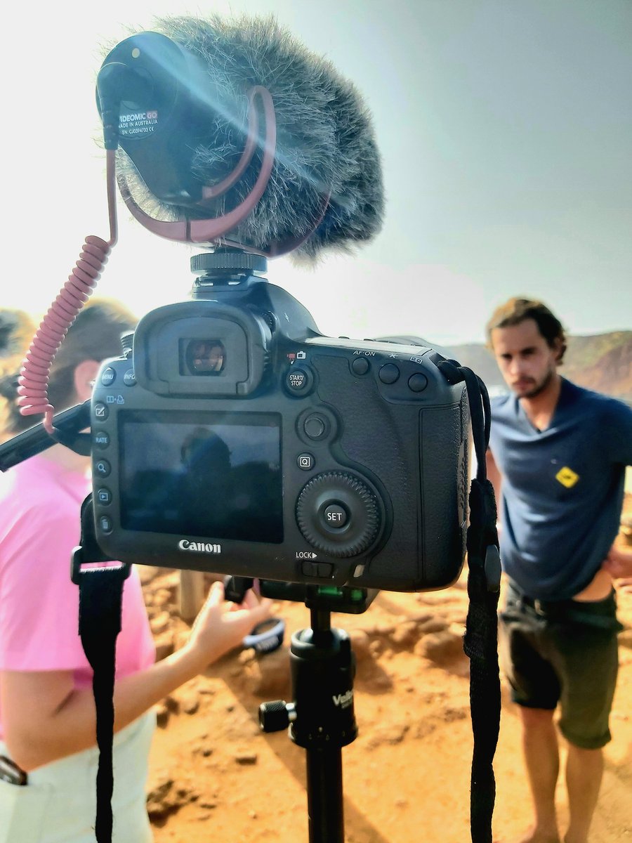 KerckhoveVictor's tweet photo. "Toeristen laten hun brein thuis als ze naar hier komen", zegt surfer Tomáz. Samen met andere surfers haalt hij plastic uit de oceaan. "Het is een kleine stap vooruit. Maar het maakt geen wereld van verschil."
#ODG2022PortugeseKust
#OceanWeek
#oceanweek2022
#UNOceanConference https://t.co/eSF3gbmkIT