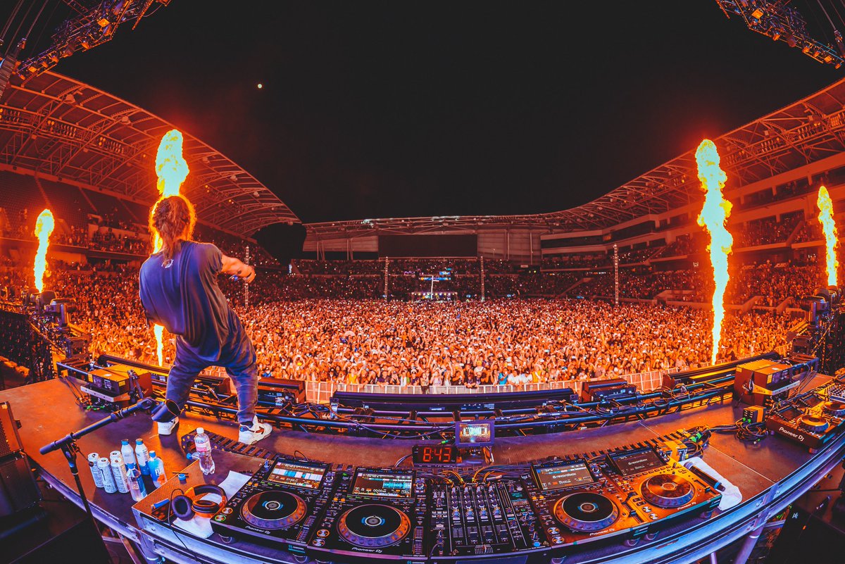 Subtronics's tweet photo. STADIUMS 🤝 LOUD DUBSTEP https://t.co/4cRePqA8NH