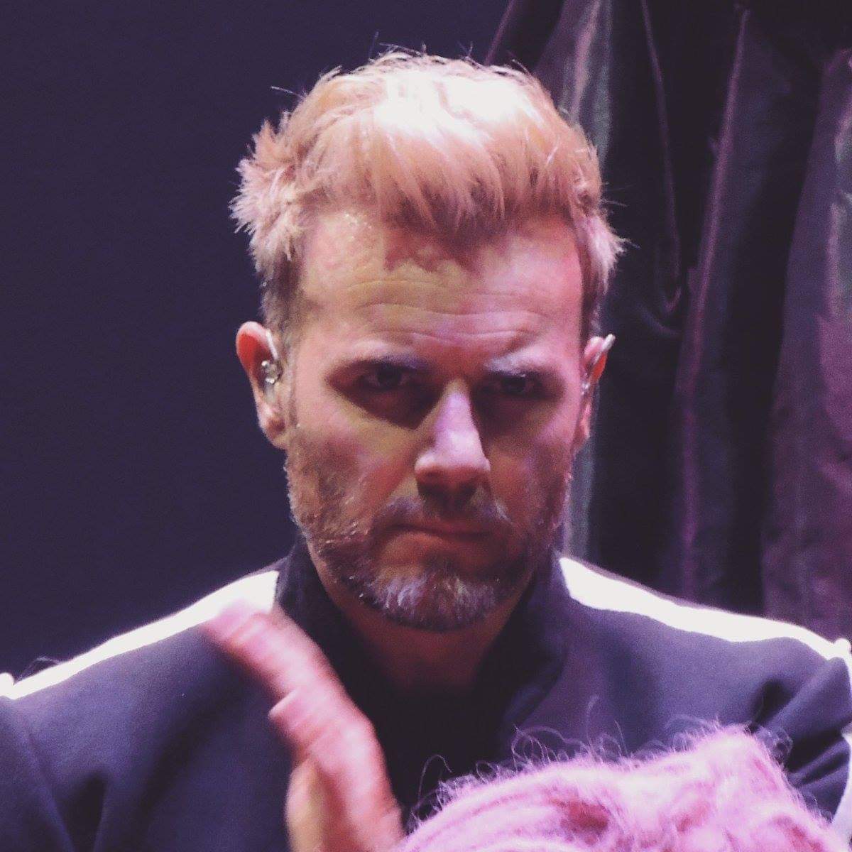 Garyismyhero's tweet photo. Yep @GaryBarlow... the weekend is over! #angrylook #FBmemory #Wonderlandlive #throwback #lookatus #flashback #posted5yearsagotoday 

Goodnight Gary, goodnight Europe! #😴 

https://t.co/7f5bZwllR8 https://t.co/nUuAjE0czl