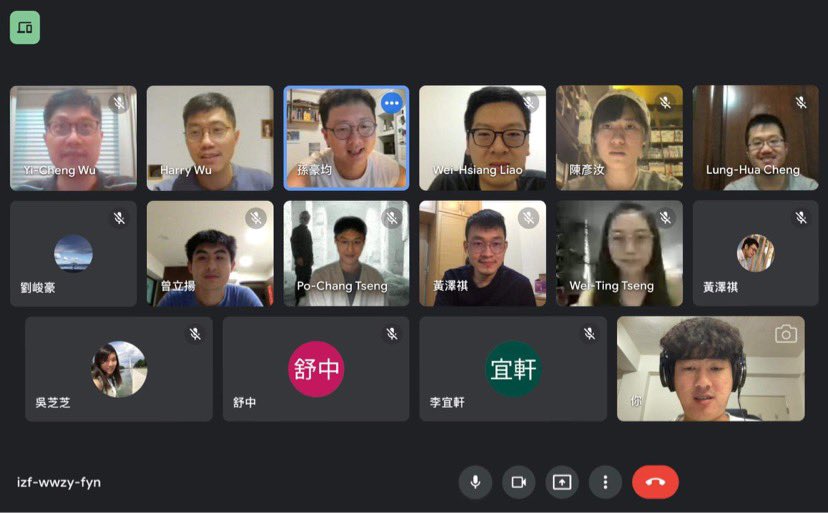 HarryYJWu's tweet photo. Just formed an experimental study group to read Edward Shorter’s The Rise and Fall of the Age of Psychopharmacology. The group consists of myself as a historian, 2 med anthropologists, and 10+ young psychiatrists!! https://t.co/gtpvjw3MTS