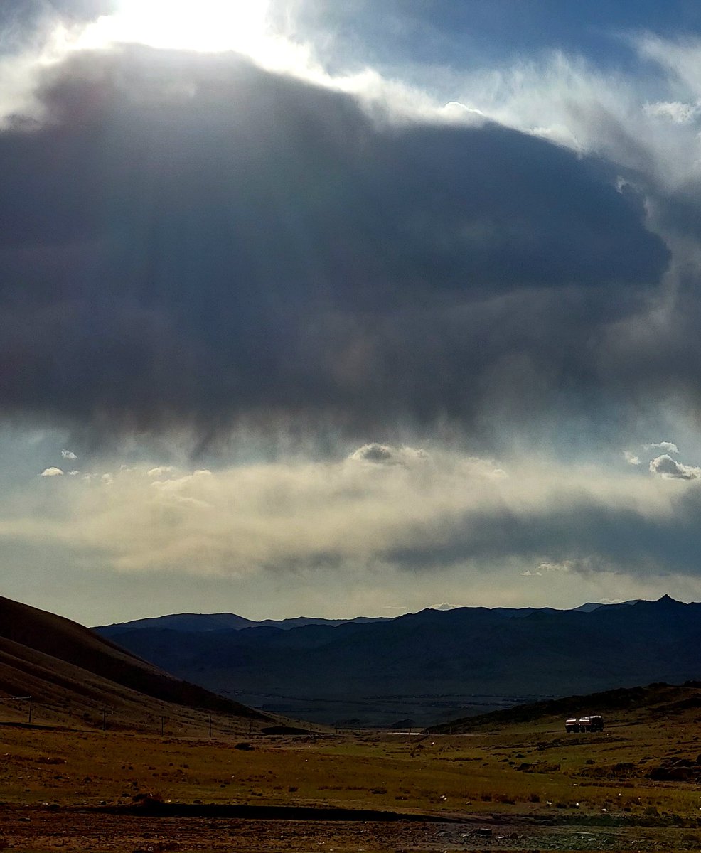 Өглөөний мэнд Монгол орон. 
Та бүхэндээ энэ өдрийн хамгийн Сайхан бүхнийг хүсэн ерөөе. 
Өвөрхангай аймаг.Нарийнтээл сум.