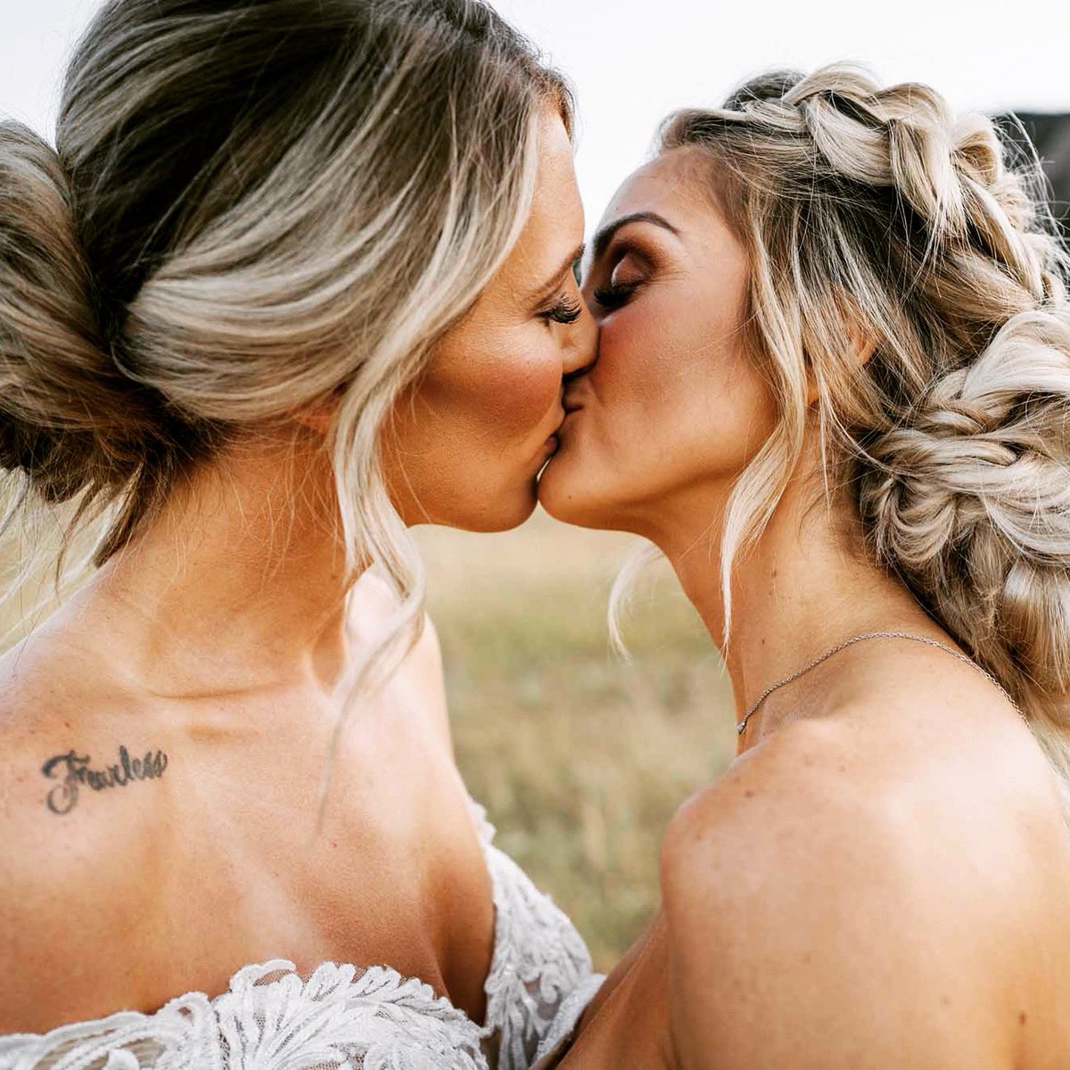 equallywed's tweet photo. Letโs seal this Sunday with a kiss. ๐
Photo: @ajstegall
#EquallyWed #EquallyWedPro #LGBTQ #LGBTQPlus #LGBTQWedding #WeddingInspo #LGBTQIA #WeddingIdeas #WeddingPro #LGBTQLove #WeddingPhotographer #Pride #Pride2022 #BoulderColorado #BoulderWeddings #ColoradoWeddings https://t.co/jBzN3omNQk