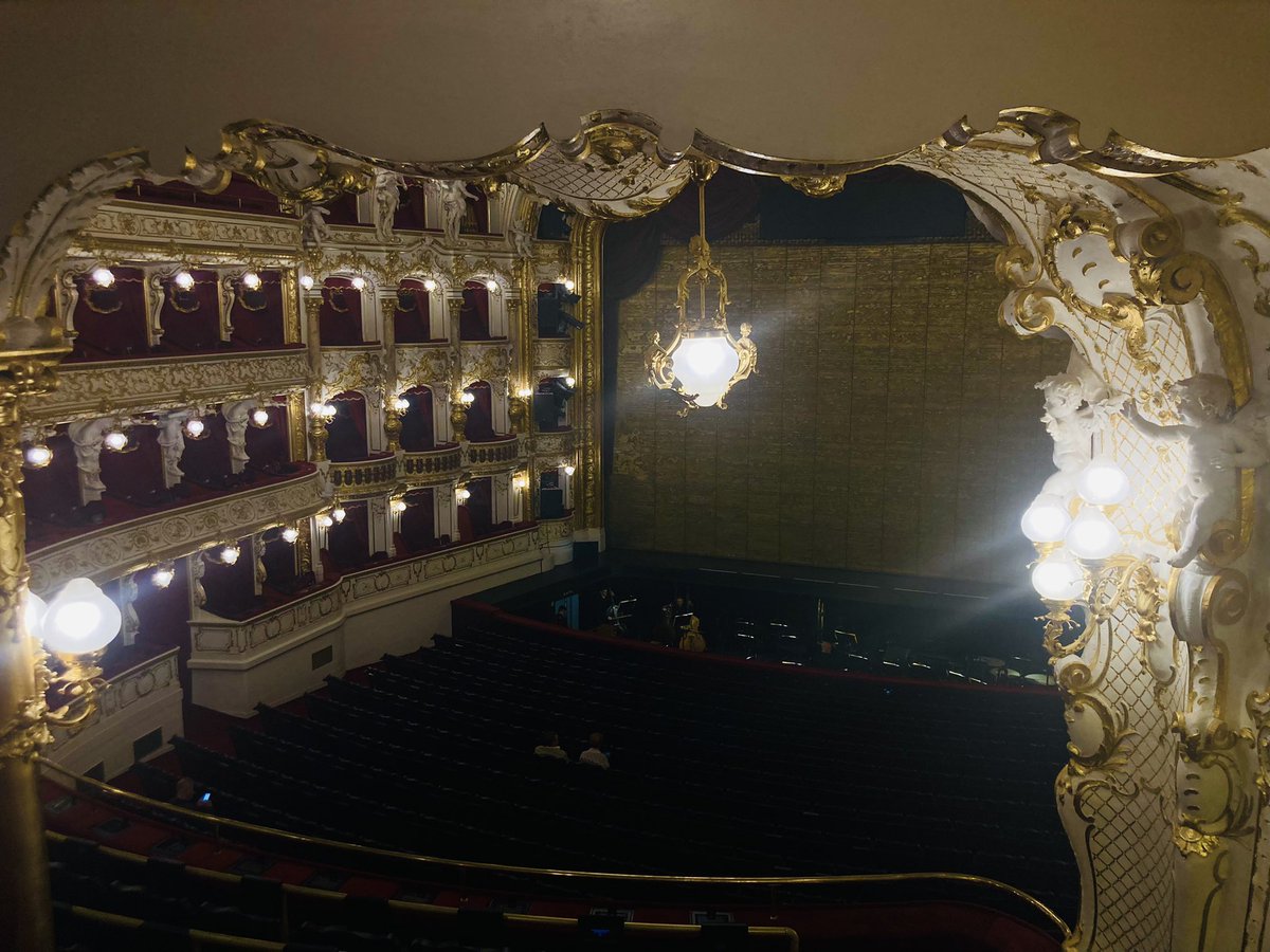 ManuelBrug's tweet photo. Next crazy opera: #flammen #plameny by #erwinschulhoff first time in Czech #narodnidivadlo #staatsoperprag since 1932. Completely over the top #donjuan variation between jazzy sultry and hardcore modern. #calixobieito at right directors place, outrageous #denyspivnicki ☠️🔥💓👏 https://t.co/QeXSZatI3y