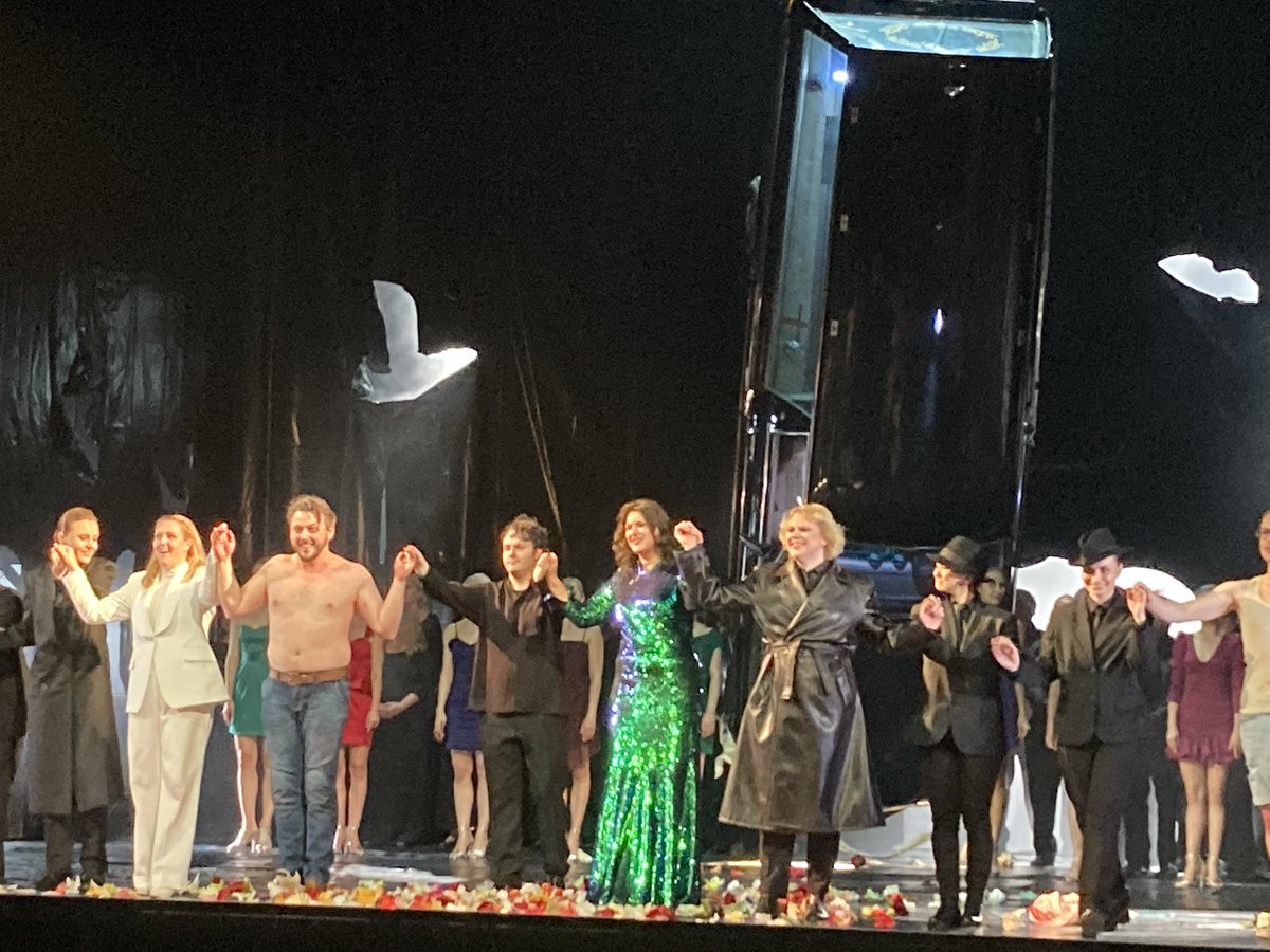 ManuelBrug's tweet photo. Next crazy opera: #flammen #plameny by #erwinschulhoff first time in Czech #narodnidivadlo #staatsoperprag since 1932. Completely over the top #donjuan variation between jazzy sultry and hardcore modern. #calixobieito at right directors place, outrageous #denyspivnicki ☠️🔥💓👏 https://t.co/QeXSZatI3y