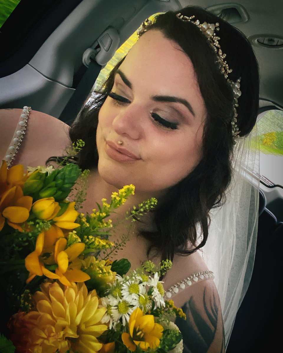 VanHairoine's tweet photo. Married my best friend in the entire universe yesterday 💛 @JaiField #wifey #hitched #love #bestdayever https://t.co/gLBOPjjOQk