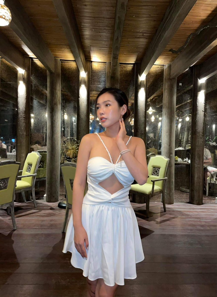 huangque2k2's tweet photo. Beautiful in White🕊🤍 https://t.co/RJNbL5Yz0a