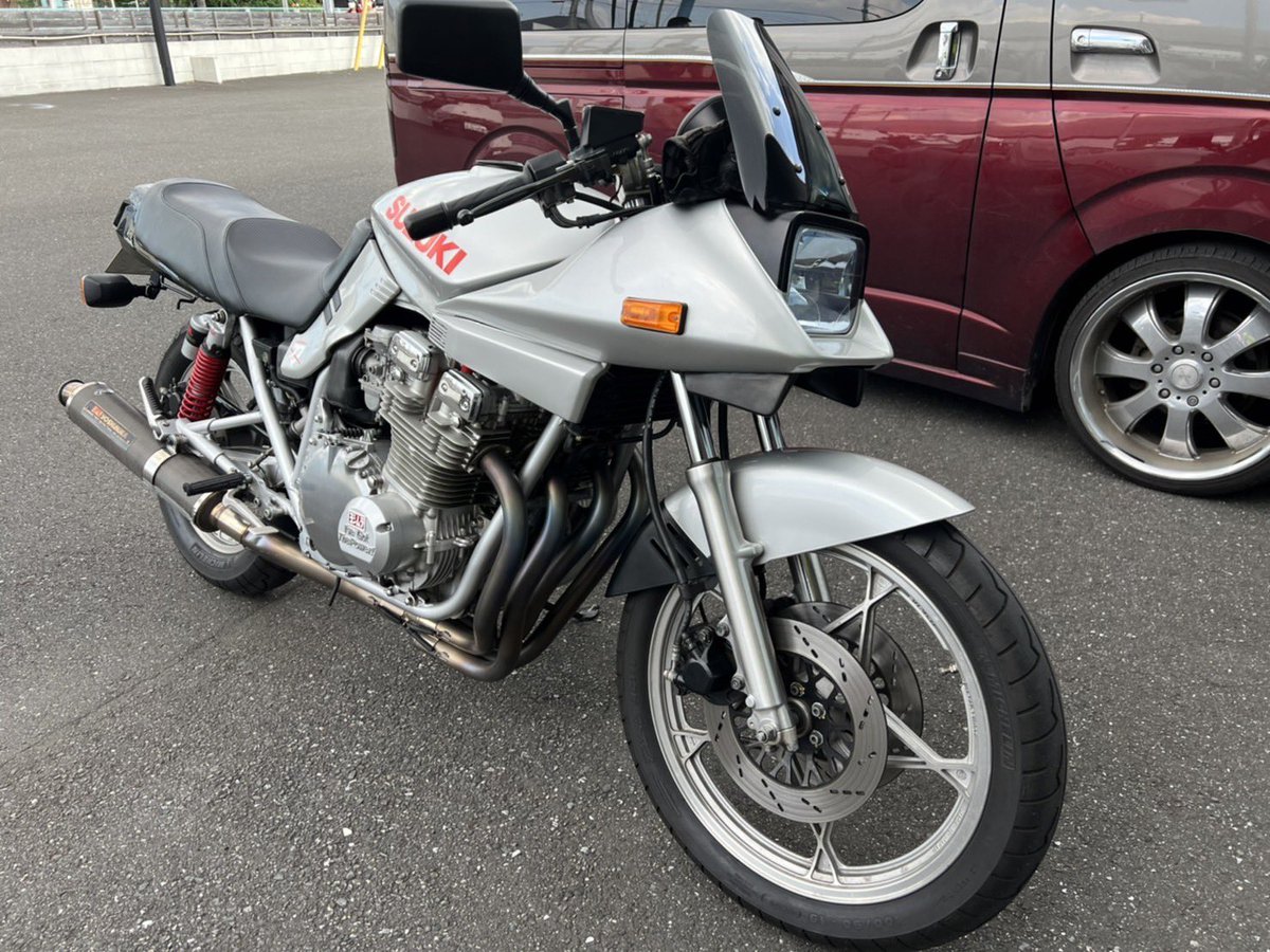 TMAX6296MF's tweet photo. 昨日は溝の口2りんかんでユナイテッドカフェのキッチンカーが来てるという事で、カフェラテ美味しく頂きました☕️その後、エタニティでリアカウルワンオフ加工とヨシムラカヤバオーバーホールした物を取り付けお願いしました👍仕上がりに大満足です🙆‍♂️ https://t.co/HK1WmZdnfd
