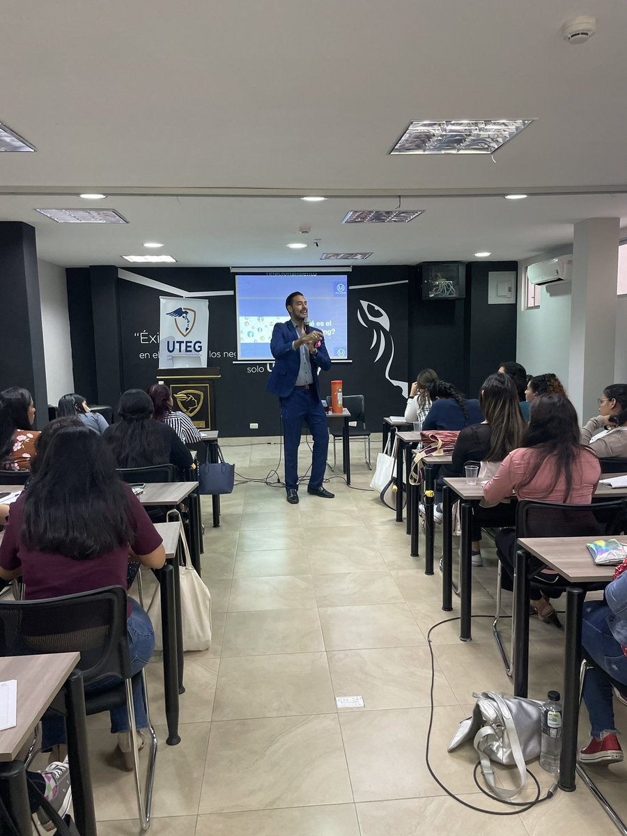 FDLibertad's tweet photo. Nuestras alumnas recibieron un taller de networking teórico y práctico donde aprendieron técnicas de relacionamiento para poder lograr exitosamente sus proyectos. “El primer paso para lograr algo, es creer que si podemos hacerlo”  @CristinaReyesec @fhs_ecuador https://t.co/N4Hifoyvgi