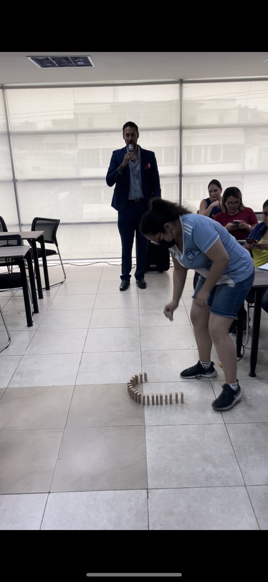 FDLibertad's tweet photo. Nuestras alumnas recibieron un taller de networking teórico y práctico donde aprendieron técnicas de relacionamiento para poder lograr exitosamente sus proyectos. “El primer paso para lograr algo, es creer que si podemos hacerlo”  @CristinaReyesec @fhs_ecuador https://t.co/N4Hifoyvgi