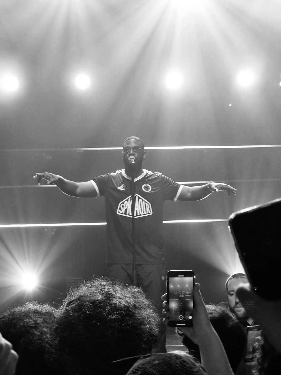 Benoiit_420's tweet photo. 1 Artiste. 
3 salles différentes. 
3 ambiances différentes.
3 réussîtes.

Nosdi El Pichichi ! 

(Paris/Metz/Berlin) 
@PunchyDinos @Oumardinho https://t.co/bBDuwyhV9D