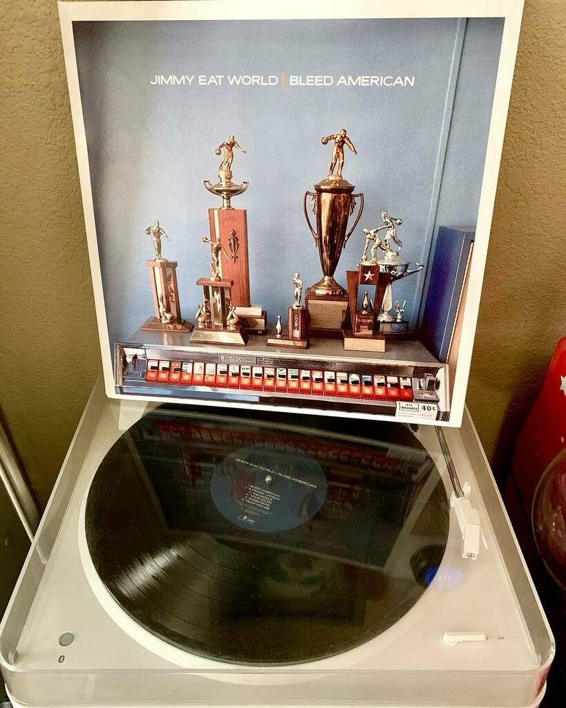 andymanshel's tweet photo. Now spinning: Jimmy Eat World - Bleed American

#jimmyeatworld #bleedamerican #vinyl #record #hifi #altrock #rock #audiotechnica #recordplayer #vinylcollection #vinyladdict #vinylcollector #recordcollection #recordcollector https://t.co/Fdej1DoJRE https://t.co/qDMBhhlKMx
