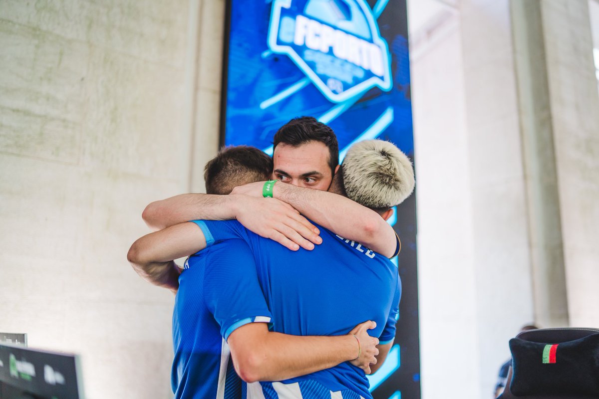 SOMOS CAMPEÕES 💪

É NOSSA 🏆🇵🇹

#efcportosoccersoul #oursoulisone