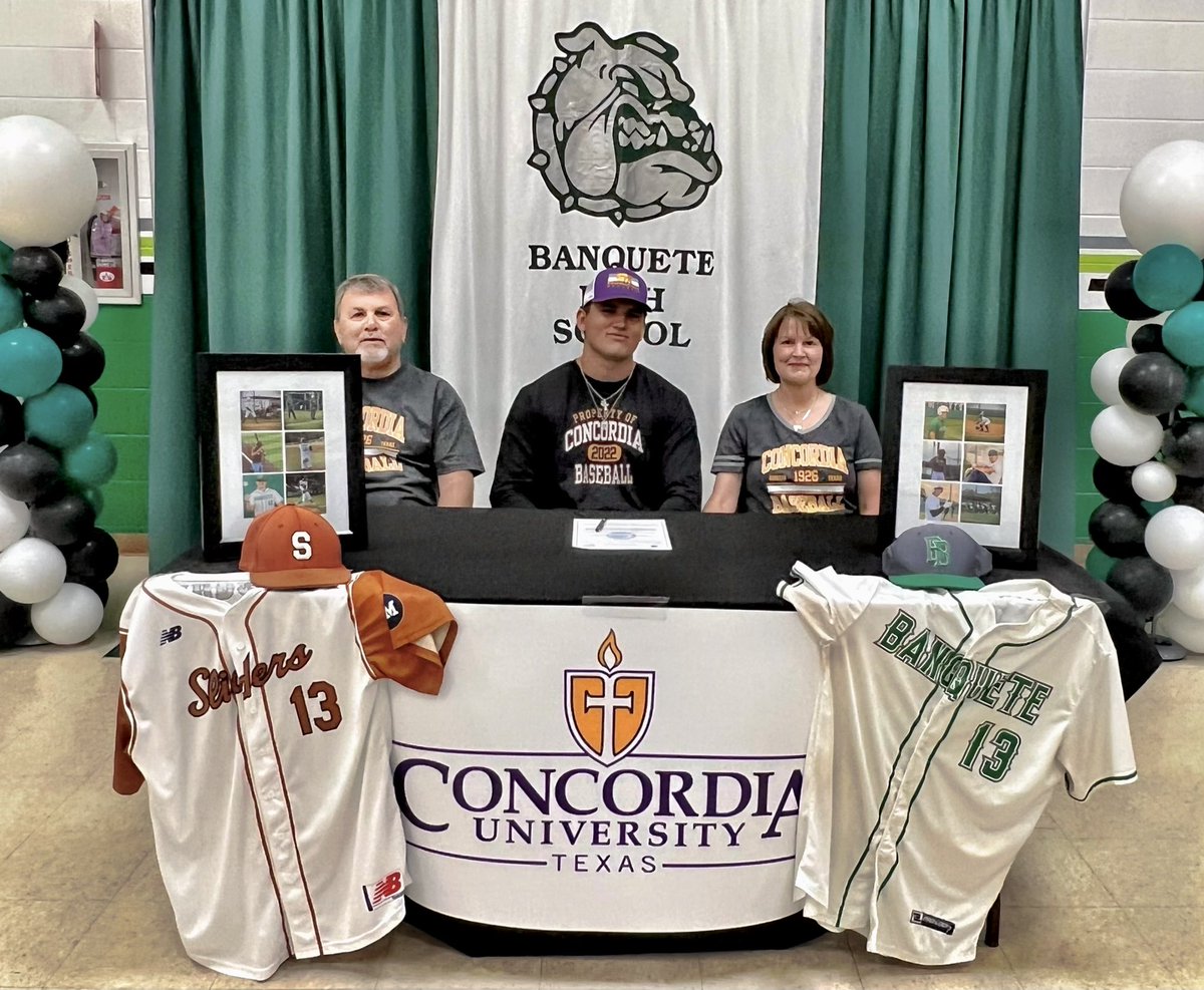 ChrisThomasson7's tweet photo. Congrats to Banquete seniors Nick Gonzalez (Luther College - Iowa football), Mason Vasquez (Concordia baseball) and Zoie Burleson (Dodge City College track) for signing their athletic letters of intent on Friday. #3SportsBlitz https://t.co/Cj9QFtVpYV