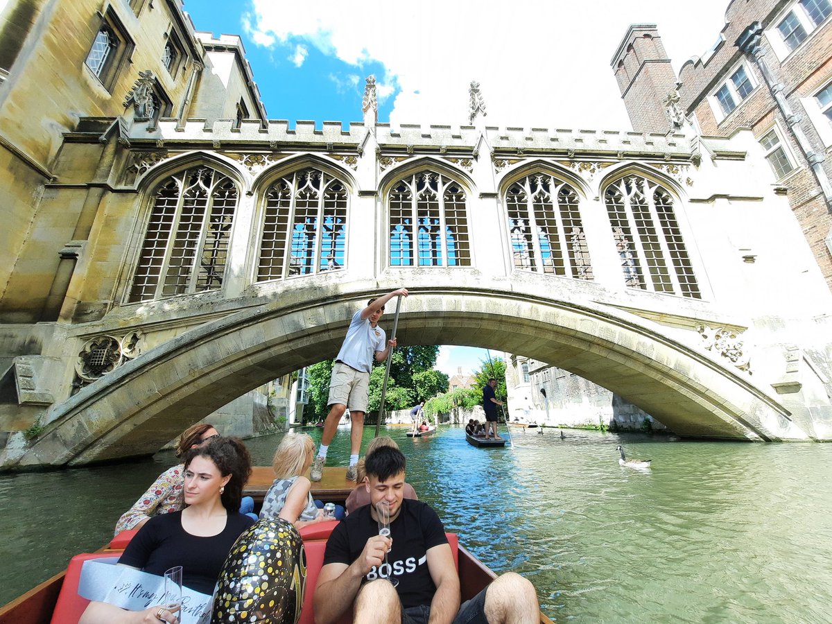 Weekend in in cambridge just beautiful, great punt down the river with some insightful tour guide info. #winning#happy