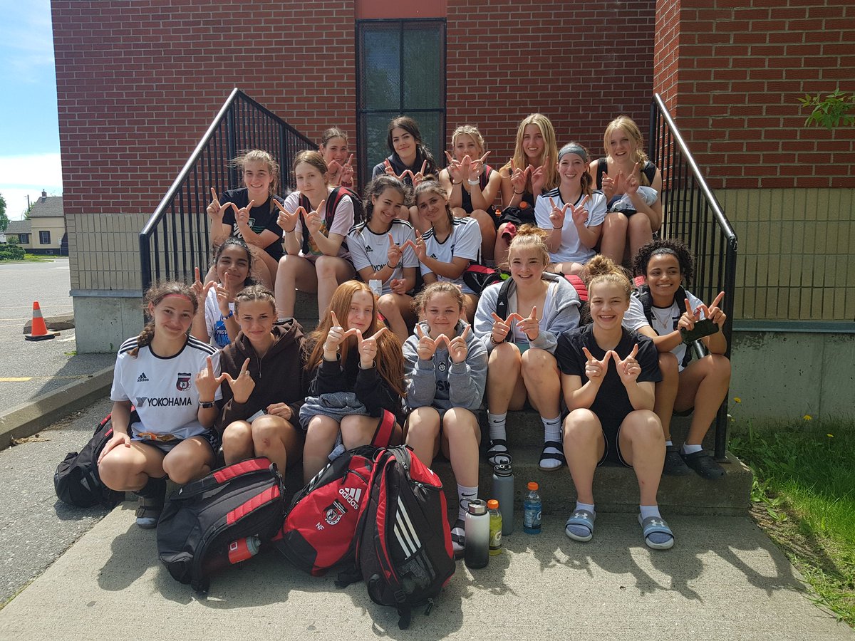 WSEUSoccer's tweet photo. 3 ⚽️ games in 3 days, aches &amp; pains and tired but, still have big smiles. #lovethisgame #roadtrip #wseufamily https://t.co/v71PPJnjTp