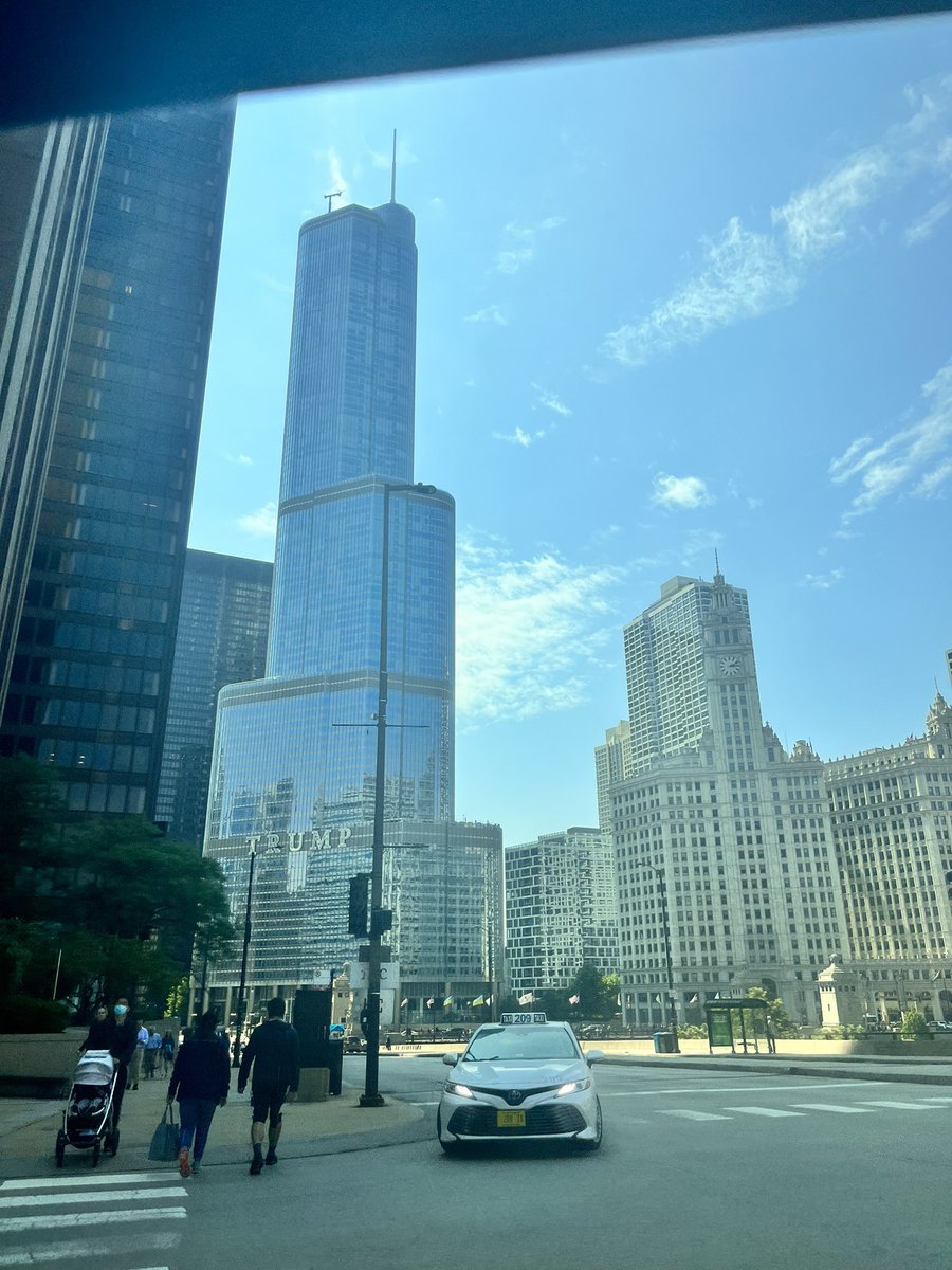 yngjaesdumpling's tweet photo. Made it to Chicago!! Now to see DKB <3 #Chicago #DKB #DKBinUSA #DKBinchicago #DKBbb https://t.co/usBzgnDYBo