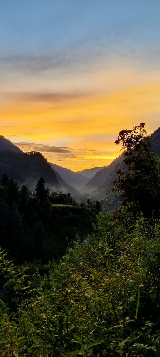 Dikshant9899's tweet photo. A normal day in #Kalga 

#HimachalPradesh #travel #life #nature #Kasol #traveling https://t.co/uBpXTWWwUM