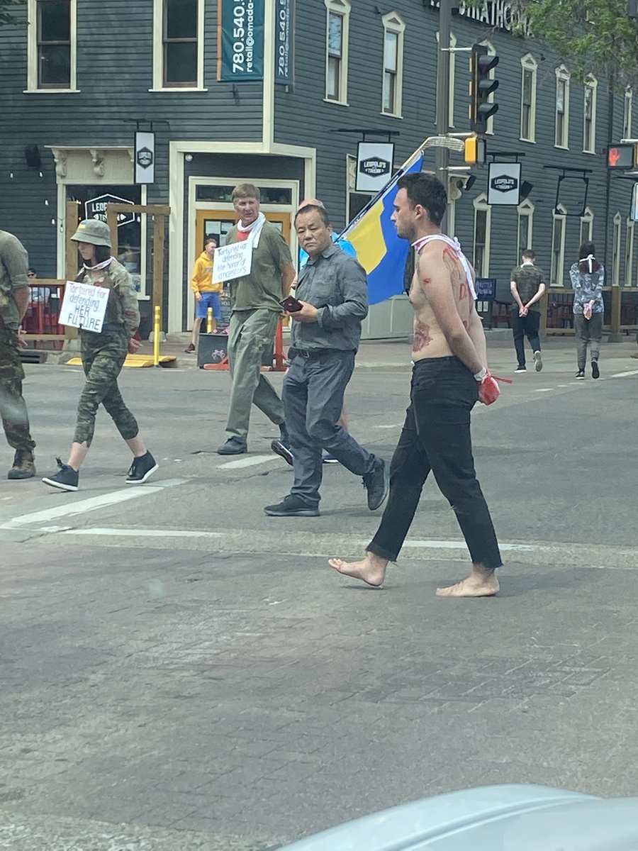 IceisRain tweet media