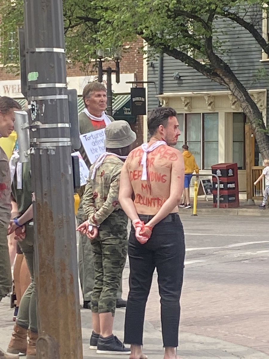 IceisRain tweet media