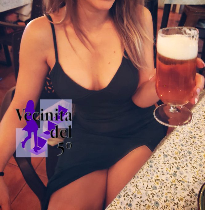 Aqu&iacute; ten&eacute;is laaaa fotto... Que sepaij que meehee tomado una cerveza, hip, por cadddaa RT 😵&zwj;💫😵&zwj;💫 https://t<a href="/tag/viernesdeganarseguidores"class="tags"><span>#viernesdeganarseguidores</span></a><a href="/tag/nextdoor"class="tags"><span>#nextdoor</span></a><a href="/tag/vecina"class="tags"><span>#vecina</span></a>