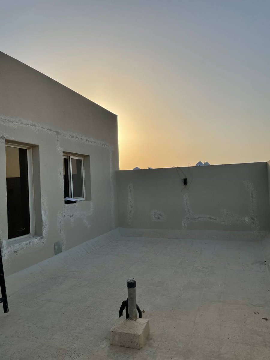 6an5a1's tweet photo. @Almurairi1470 
@fayez_malki   احدى الجارات ذهبت ويحدوها الامل والابتسامة ترتسم على وجهها هي واطفالها لرؤية منزلهم 
وماهي الا ثوان من رؤية المنزل 
انهارت فيها الامال وتحطمت على عتباتها الابتسامات 
#متضرر_بوابه_الشرق https://t.co/MveWqOfBr7