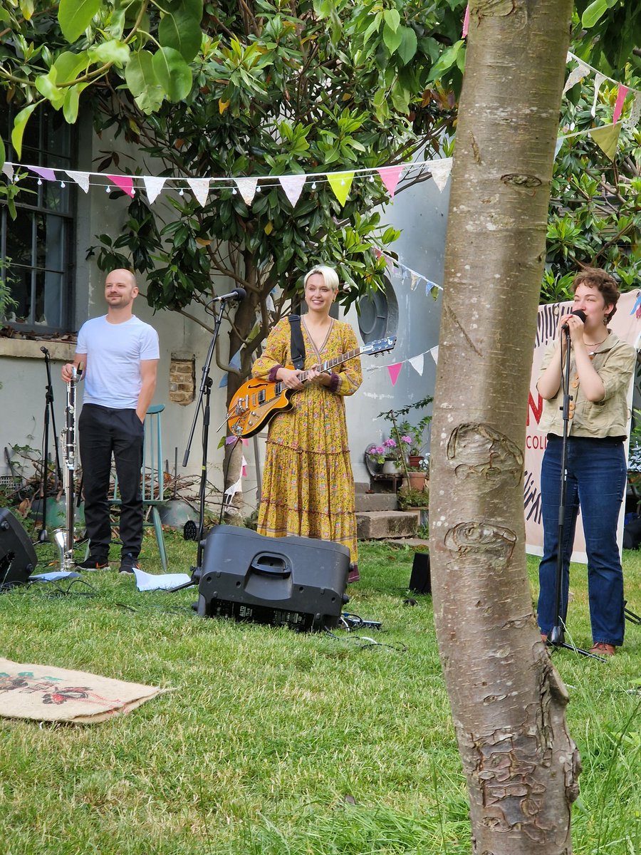 "Leave a little kindness echo, hiding in the noise around you..."

Peering through a pear tree yesterday, searing sunbeams to wind billow, spellbound by each resonant, piercingly beautiful song by Reema <a href="/NestFolk/">The Nest Collective 🔥 🎶</a> #MagpiesNest.

Listen. Echo. 💙🎶
instagram.com/p/CUrj3FPgnKU/…