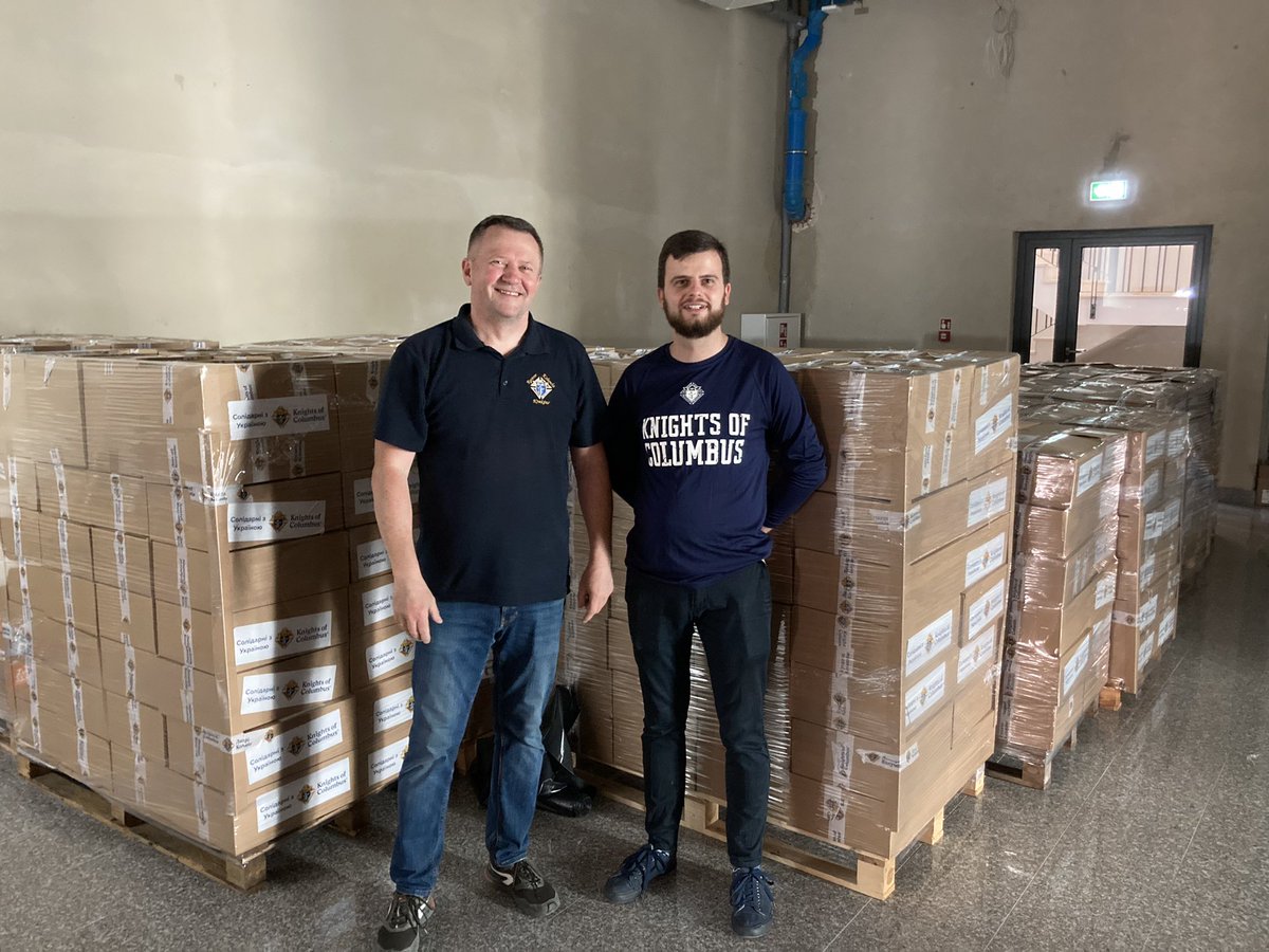 SCzyszek's tweet photo. Knights of Columbus continue to show solidarity with🇺🇦by concrete action. That’s why @RycerzeKolumba from Krakow🇵🇱&amp;🇺🇦refugees assembled 3,000 care packages with food and personal hygiene items that will get to the most vulnerable in🇺🇦. As urged by @Pontifex,@KofC ‘go on’ &amp; help🇺🇦 https://t.co/Yj8c7uUKOm