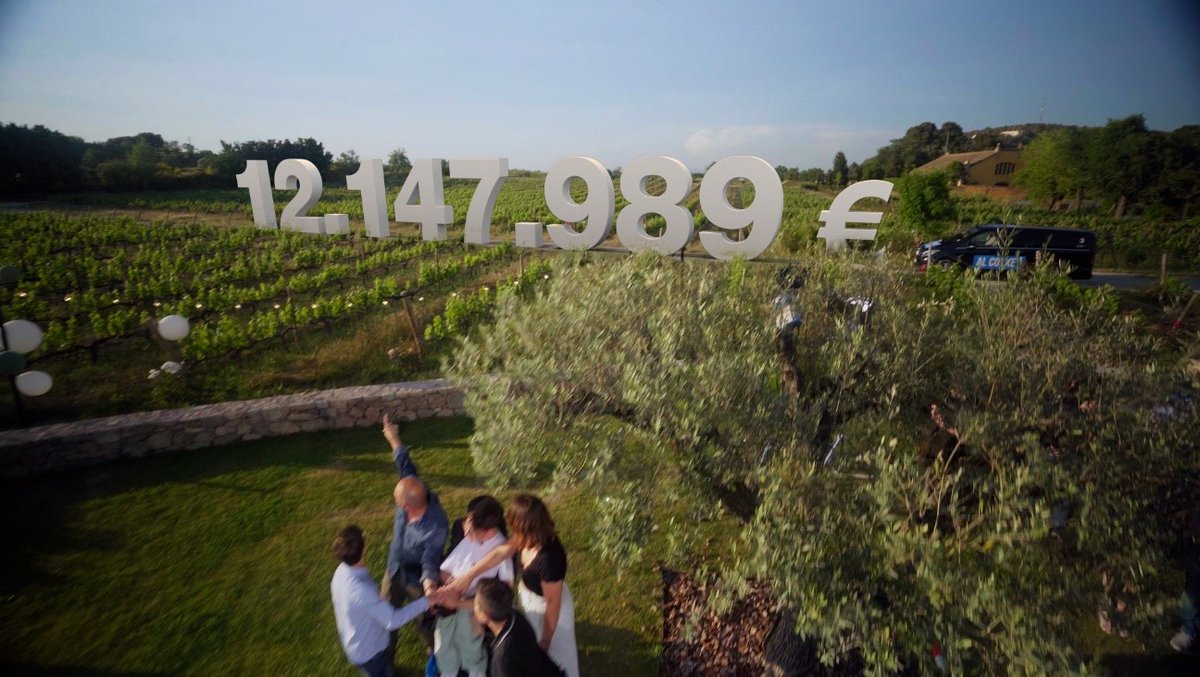 3CatInfo's tweet photo. Més de 12 milions d'euros per a la salut mental: el marcador final de La Marató 2021 https://t.co/Uix4rr0GKD https://t.co/zAICIrjYdI