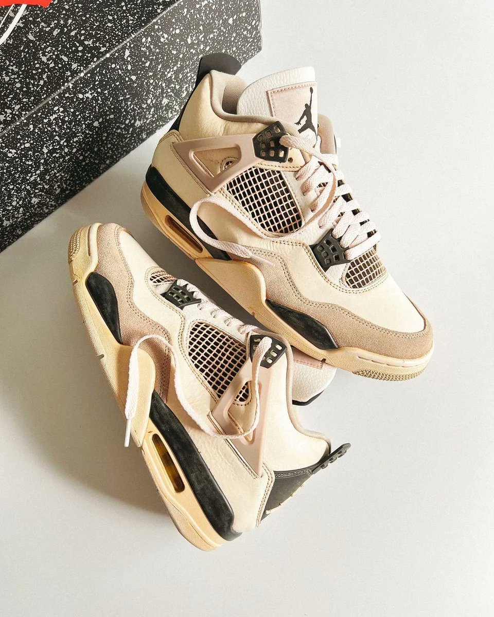 SneakerNews's tweet image. Aged Military Black 4s 👀