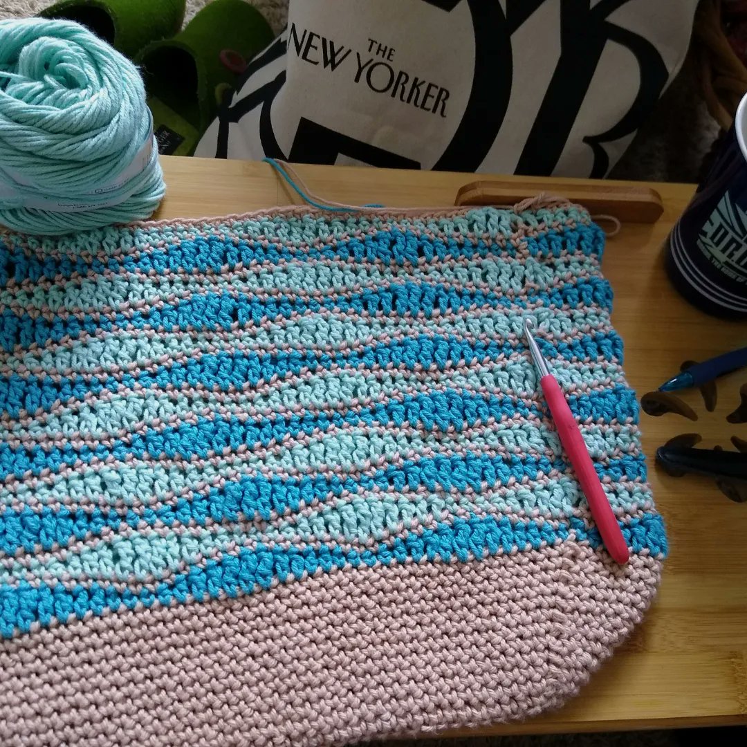 freckldgrlknits's tweet photo. Amy and I are home with our friend Omicron, so I figured I could make us some summer bags between naps and Advil (and meclazine) #covidpositive #covid #isolationcreation #crochetersofinstagram #crochetersgonnacrochet #knitterswhocrochet #crochetedbag #crochetsummer https://t.co/4CZ8GDjPUH