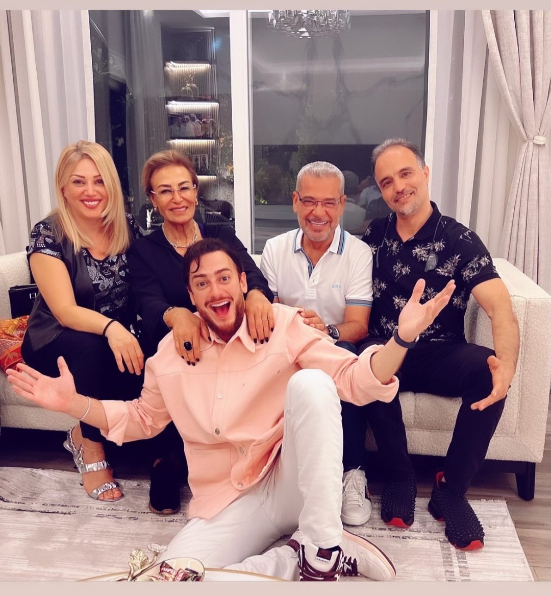 Natsudoraguon's tweet photo. -المعلم سعد المجرد و والدته فنانة نزهة رݣراݣي في ضيافة الإعلامي المحبوب الكل مصطفى الآغا
#سعد_لمجرد #سعد_المجرد #مصطفى_الآغا
 Saad Lamjarred and his mother nazeha   ragragui were hosted by beloved 
journalist Mustafa Al-Agha.😍🔥😍
#saadlamjareed #lm3allem #mustafa_agha #jadeh ✌️ https://t.co/DlV6GqyP4Z