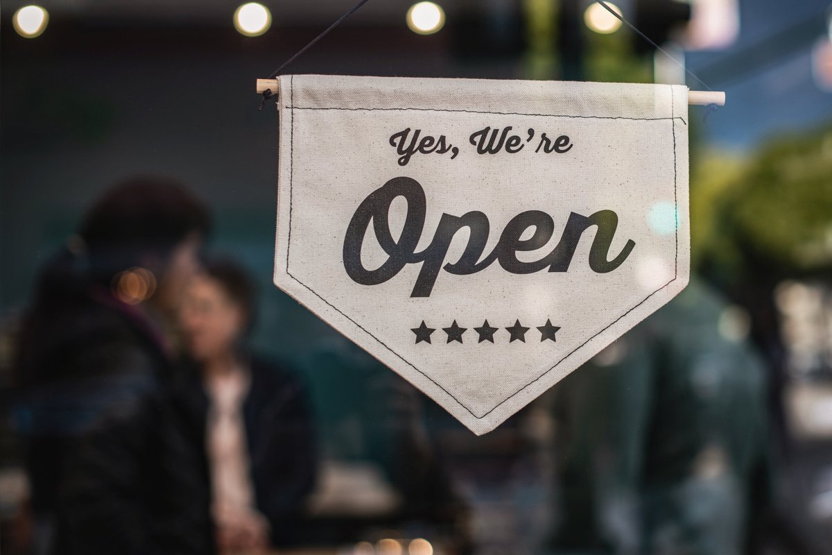 vConfOnline's tweet photo. #VirtualEvents are a great option for your #smallbusiness as you look to drive revenue and increase your brand awareness. They also provide several other benefits. Click here to read 3 reasons you should use virtual events for your #SMB #marketing: https://t.co/d56H0knWO2 https://t.co/aFgxjPBT83