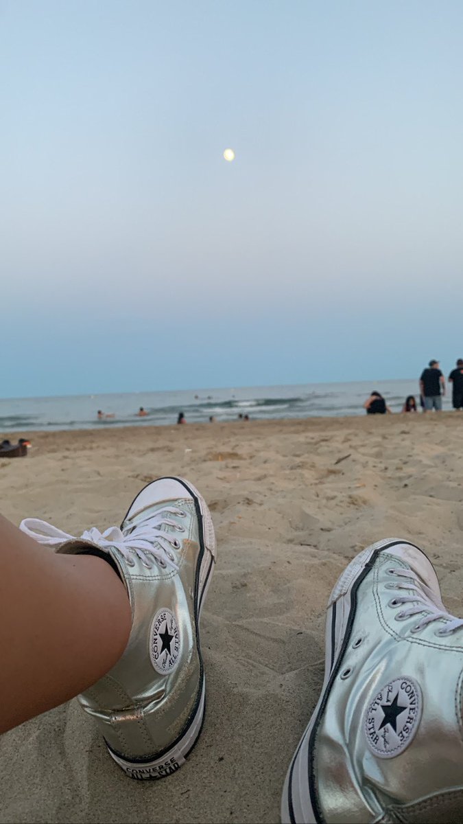 lorenasanchzz1's tweet photo. agobiarte estudiando, e irte a la playa a desconectar, es otro nivel 🌊💙 https://t.co/5qzaw6VOtP