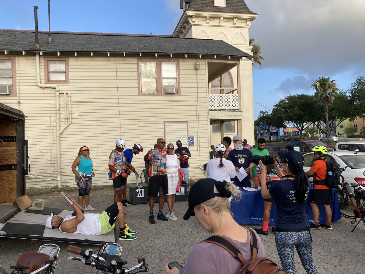 RodneyEllis's tweet photo. A few stops from from our #Juneteenth Emancipation Trail bike ride! #RideOne https://t.co/KOK7mwtVCr