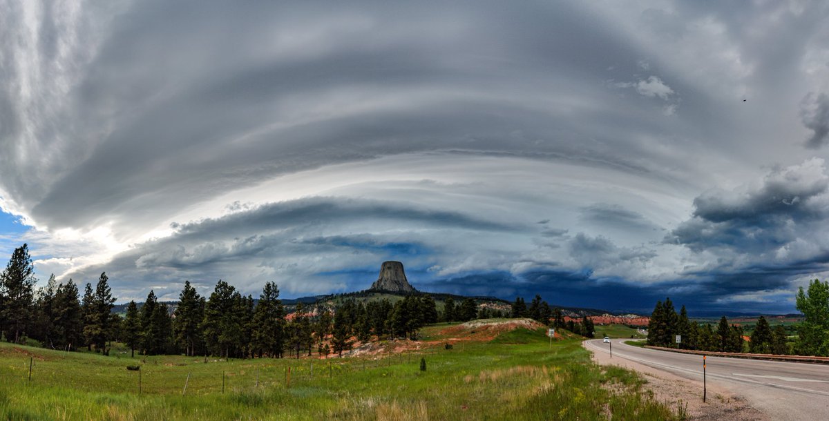 Weathermansam77's tweet photo. Pancakes over Devil's Tower #wywx https://t.co/Cg3gI0Bmbh