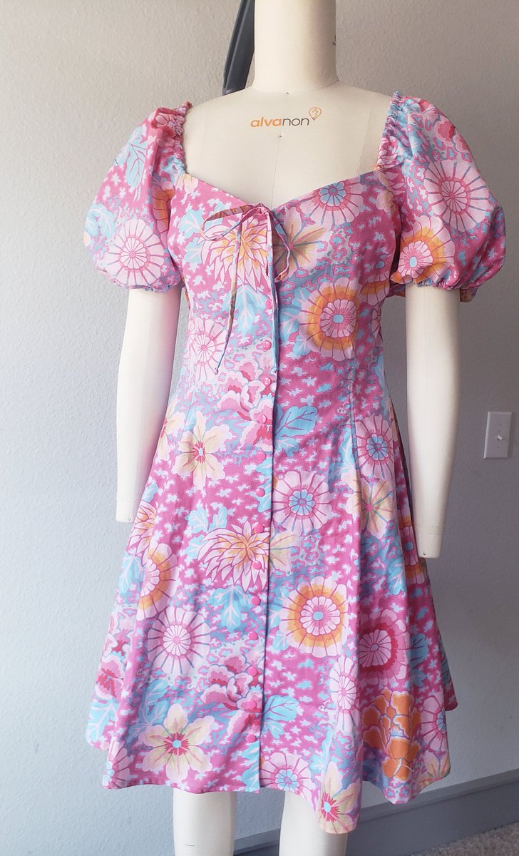 retrogradesigns's tweet photo. New dress! This was my first time doing bias bound facing and i think its super cute! All french seams since the fabric is heavier so i didn't want to add lining https://t.co/b0k3UkEQ2x