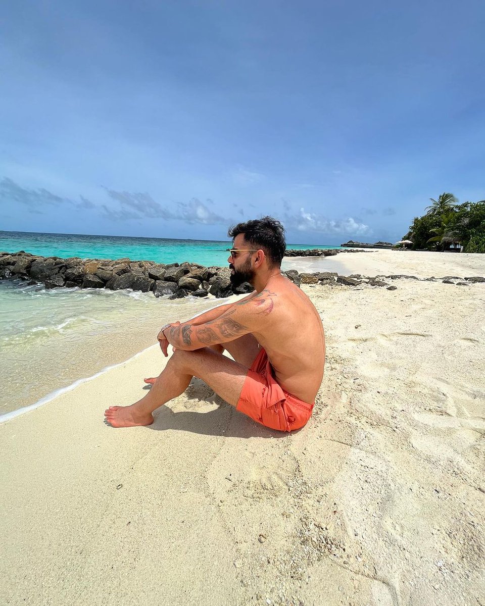 cooldude20073's tweet photo. Virat enjoying his vacation meanwhile everyone is cussing at Rishabh Pant
Kolhi be like captaincy burdaasht kurna hur Kisi ki nhi hoti he
#INDvSA https://t.co/mGj0UM3hNc