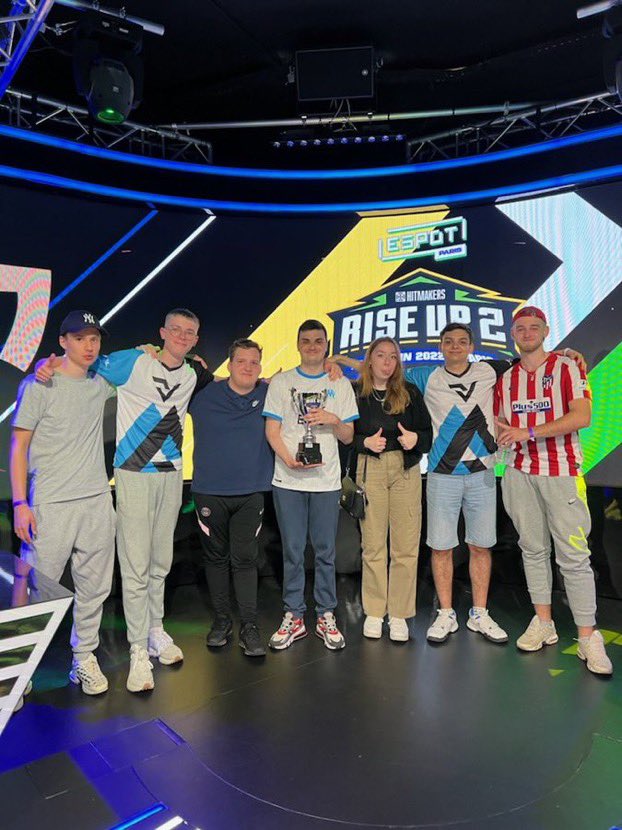 COD⚫️🔵

Nous souhaitons remercier @HitMakersFr et <a href="/espotparis/">ESpot</a> pour l’organisation c’était au top ! 

Clap de fin ! C’est l’heure de vous dire au revoir pour de bon l’histoire est belle car finir une aventure sur un Top 1 en Lan n’est pas donné à tout le monde ! 

On vous aimes❤️