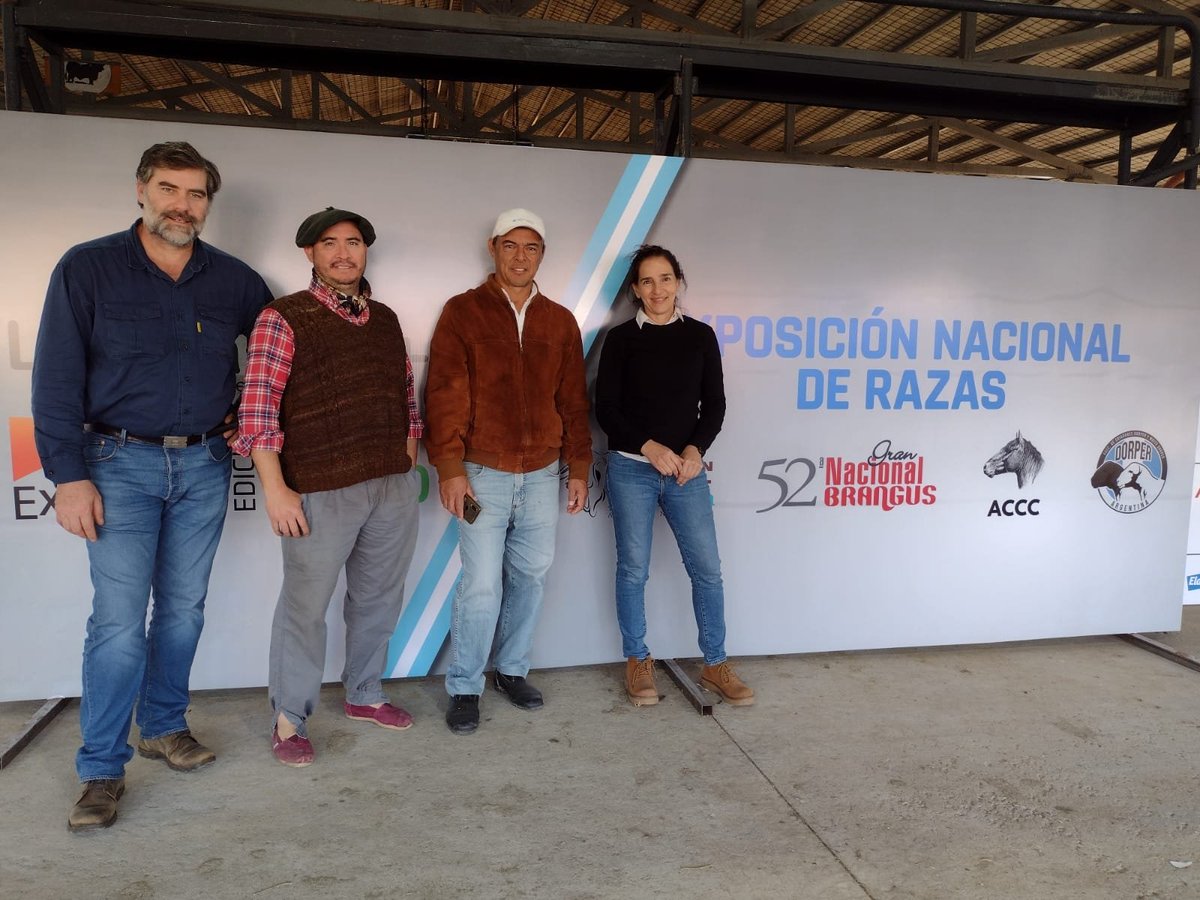 CarlosJ66476213's tweet photo. Expo de razas en sociedad rural de corrientes #Senasa #CorMis #Sanidad Animal.#Gran Trabajo. https://t.co/B6GNXyizDp