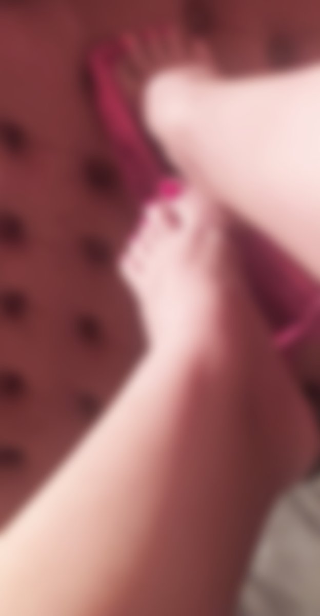 Sensual_feets's tweet photo. you can clearly see what i'm taking off in my only😋🥰

https://t.co/5nrUaaNrB2

#pies 
#feet 
#onlyfans 
#feetfethish 
#feetlove
#piesbonitos
#feetwomen https://t.co/51oKkdZZ51